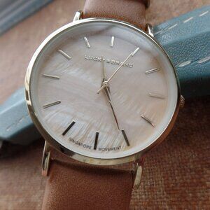Lucky Brand Pearlized Face Leather Band NWOT Working Battery